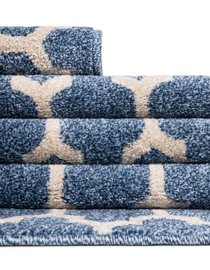 Detail image of 2' 7 x 10' Lattice Runner Rug