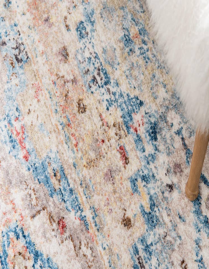 Detail image of 2' 7 x 8' 2 Madrid Runner Rug