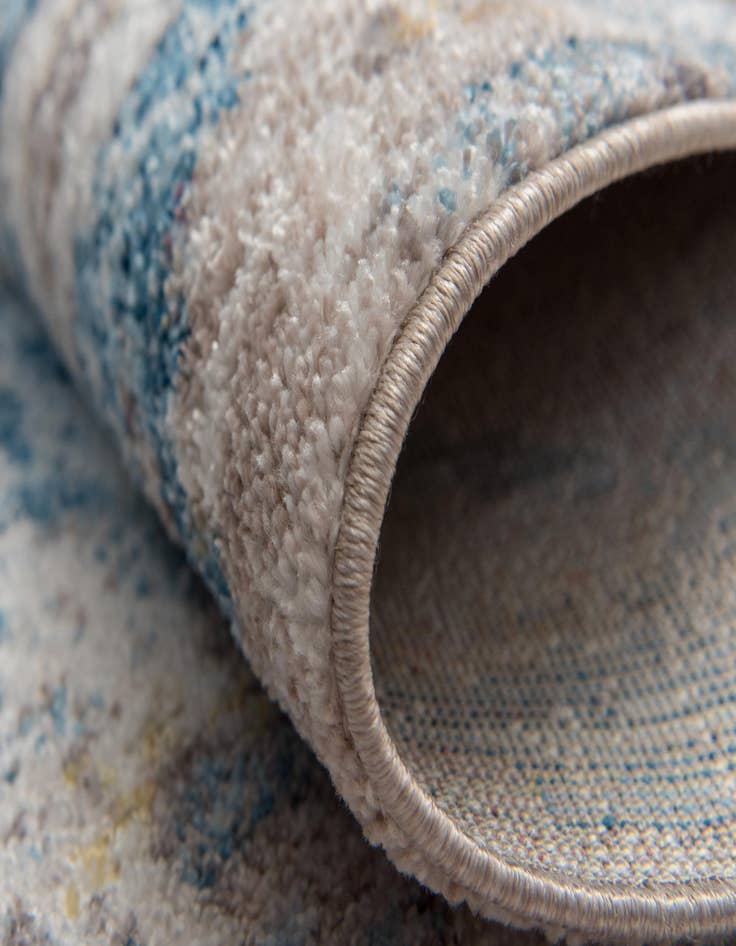 Detail image of 2' 7 x 8' 2 Madrid Runner Rug