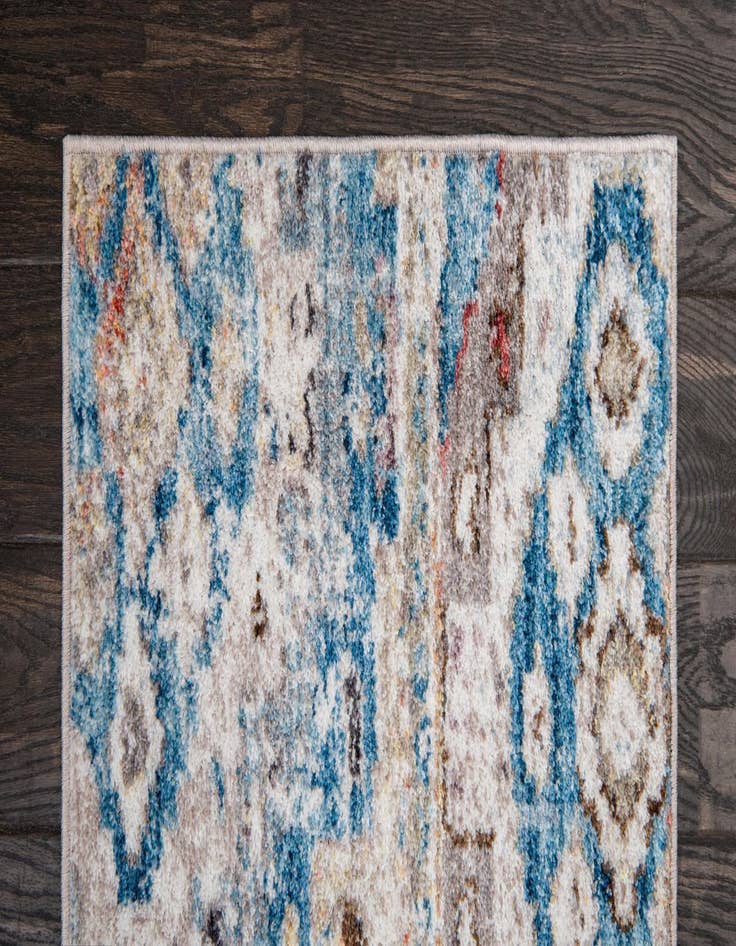 Detail image of 2' 7 x 8' 2 Madrid Runner Rug