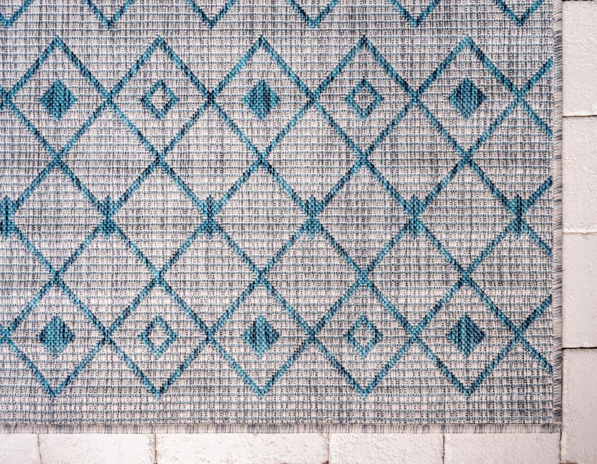 2' x 6' Easy-Clean Lattice Indoor / Outdoor Runner Rug
