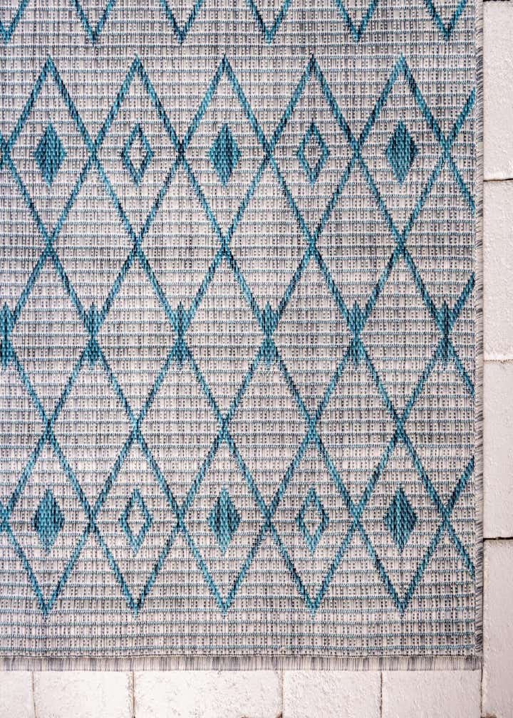2' x 6' Easy-Clean Lattice Indoor / Outdoor Runner Rug