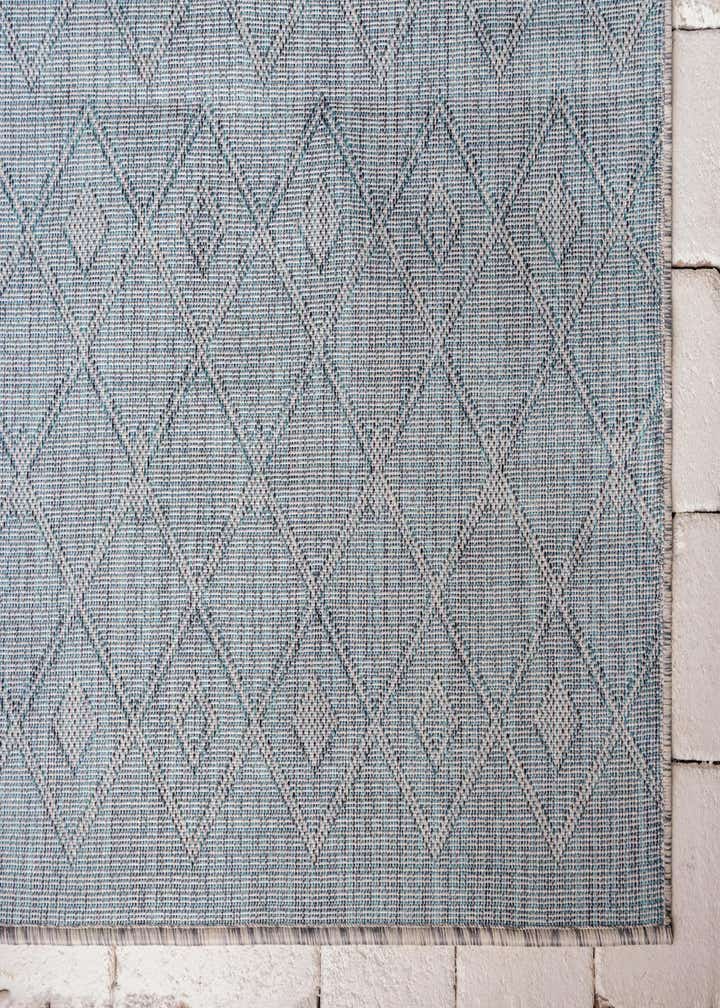 2' x 6' Easy-Clean Lattice Indoor / Outdoor Runner Rug