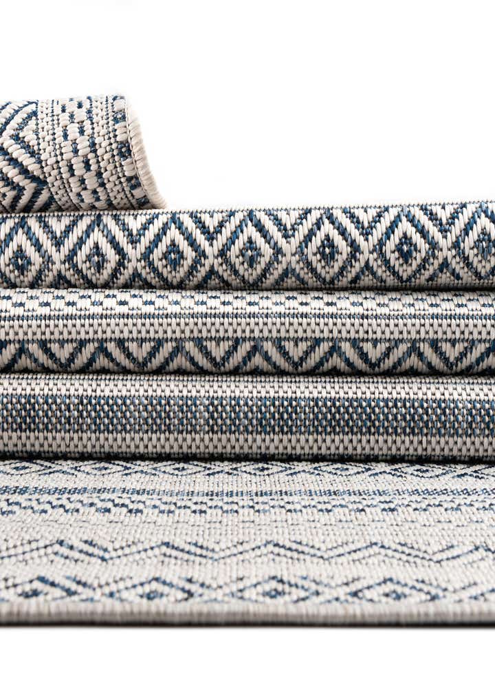 2' 7 x 12' Easy-Clean Striped Indoor / Outdoor Runner Rug