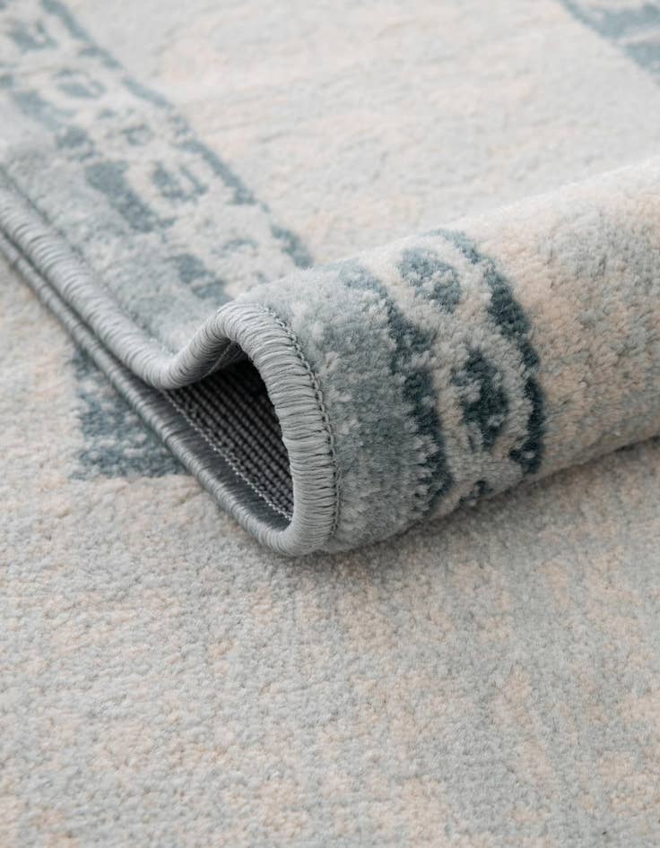 Detail image of 2' 7 x 6' Victoria Runner Rug