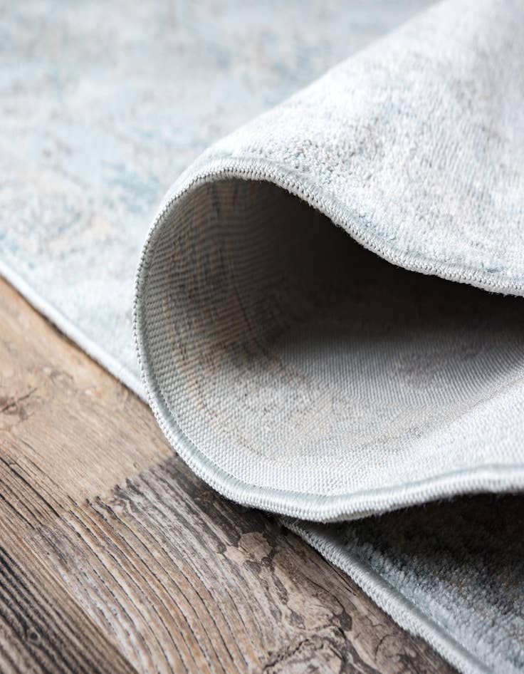 Detail image of 2' 7 x 6' Victoria Runner Rug