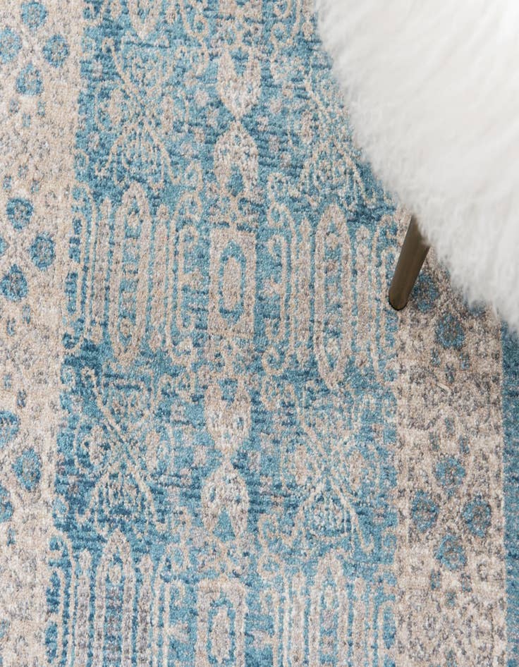 Detail image of 2' 7 x 10' Vienna Runner Rug