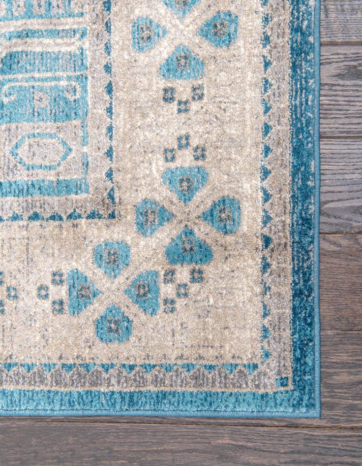 Detail image of 2' 7 x 10' Vienna Runner Rug