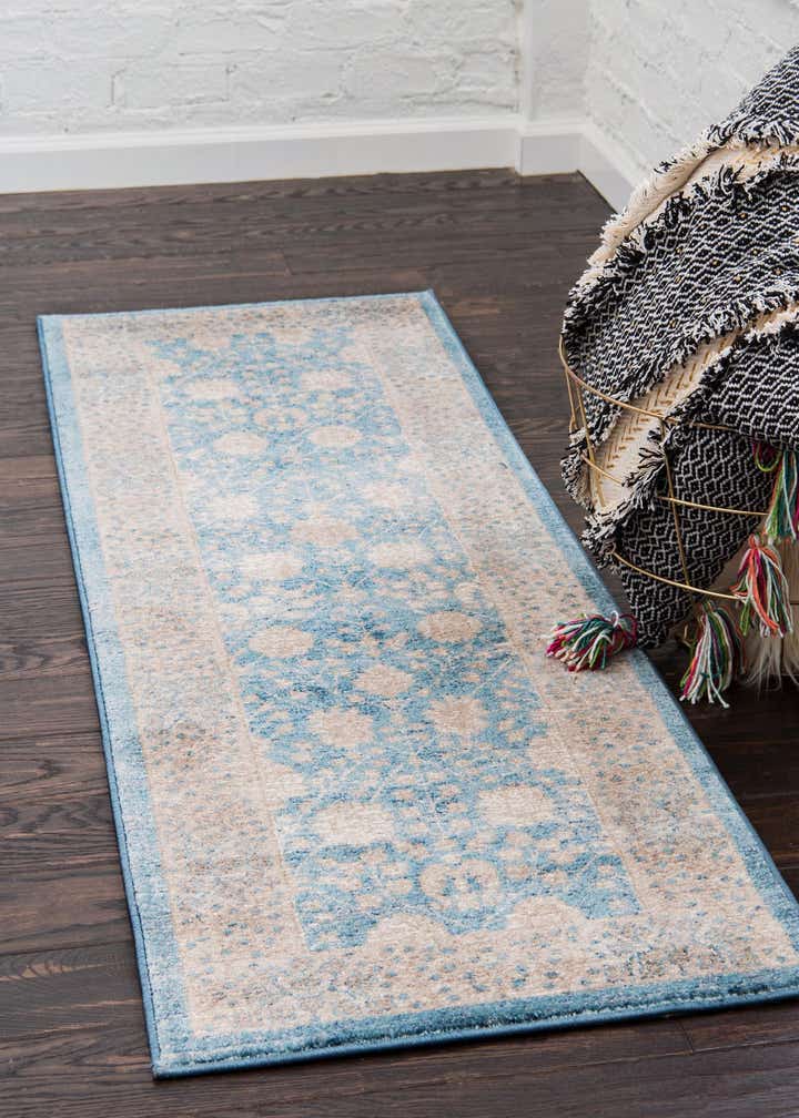 2' 7 x 10' Vienna Runner Rug