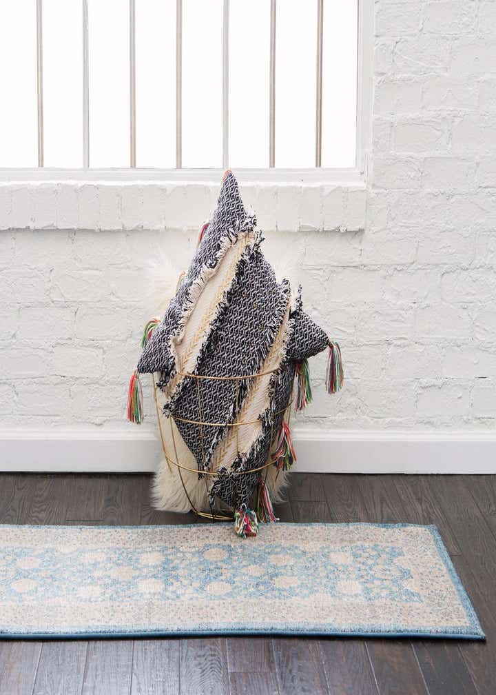 2' 7 x 10' Vienna Runner Rug