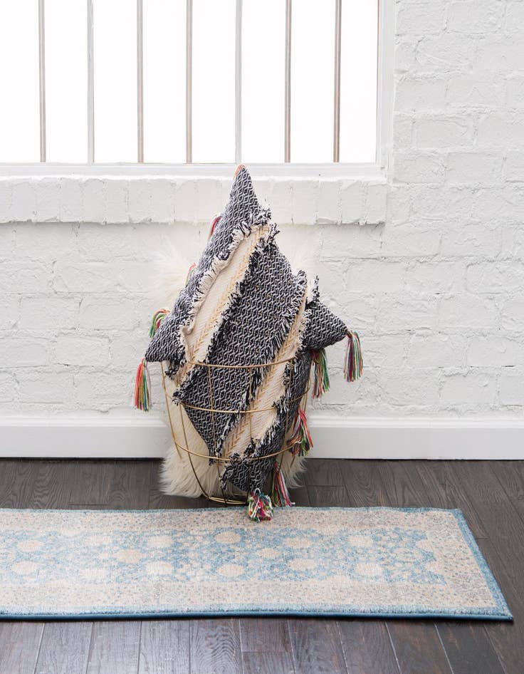 Detail image of 2' 7 x 10' Vienna Runner Rug