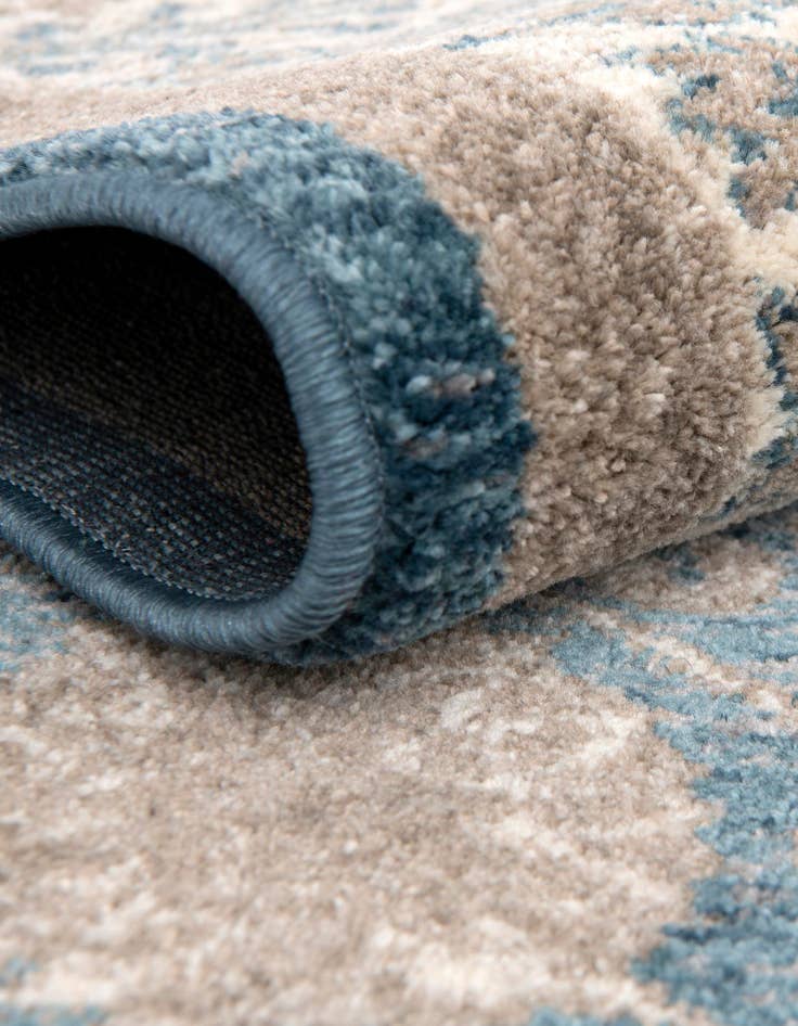 Detail image of 2' 7 x 10' Vienna Runner Rug