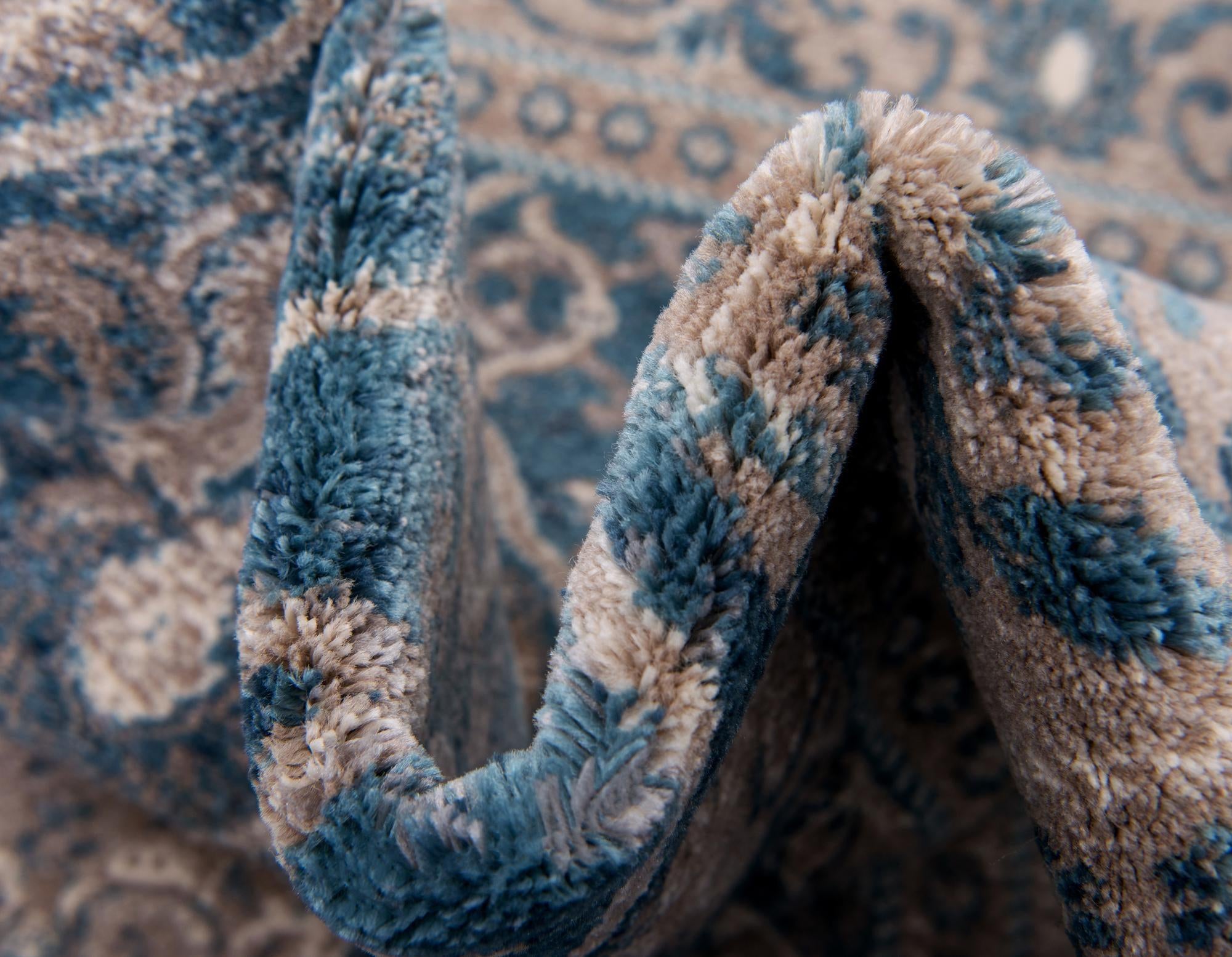 2' 7 x 10' Vienna Runner Rug
