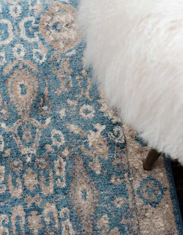 Detail image of 2' 7 x 10' Vienna Runner Rug