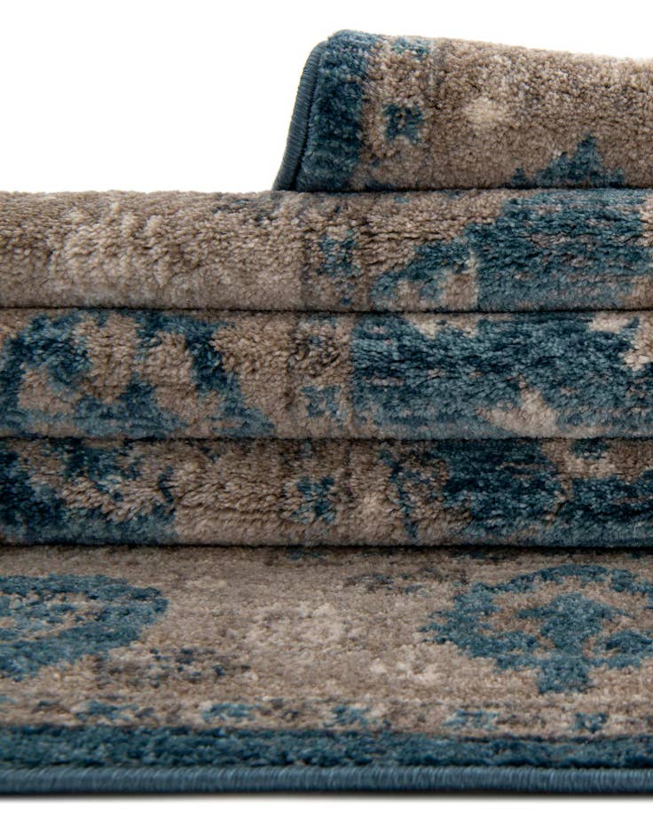 Detail image of 2' 7 x 10' Vienna Runner Rug