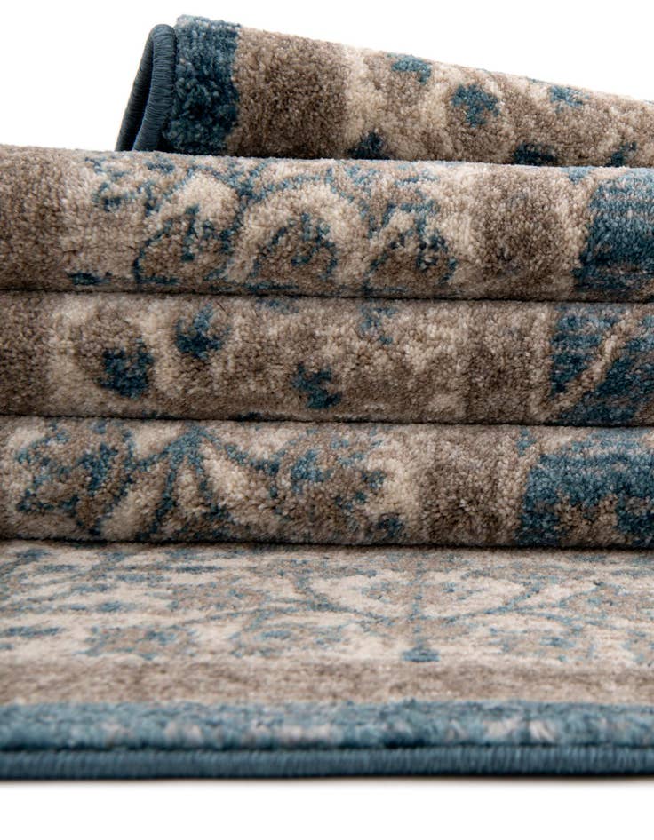 Detail image of 2' 7 x 10' Viola Runner Rug