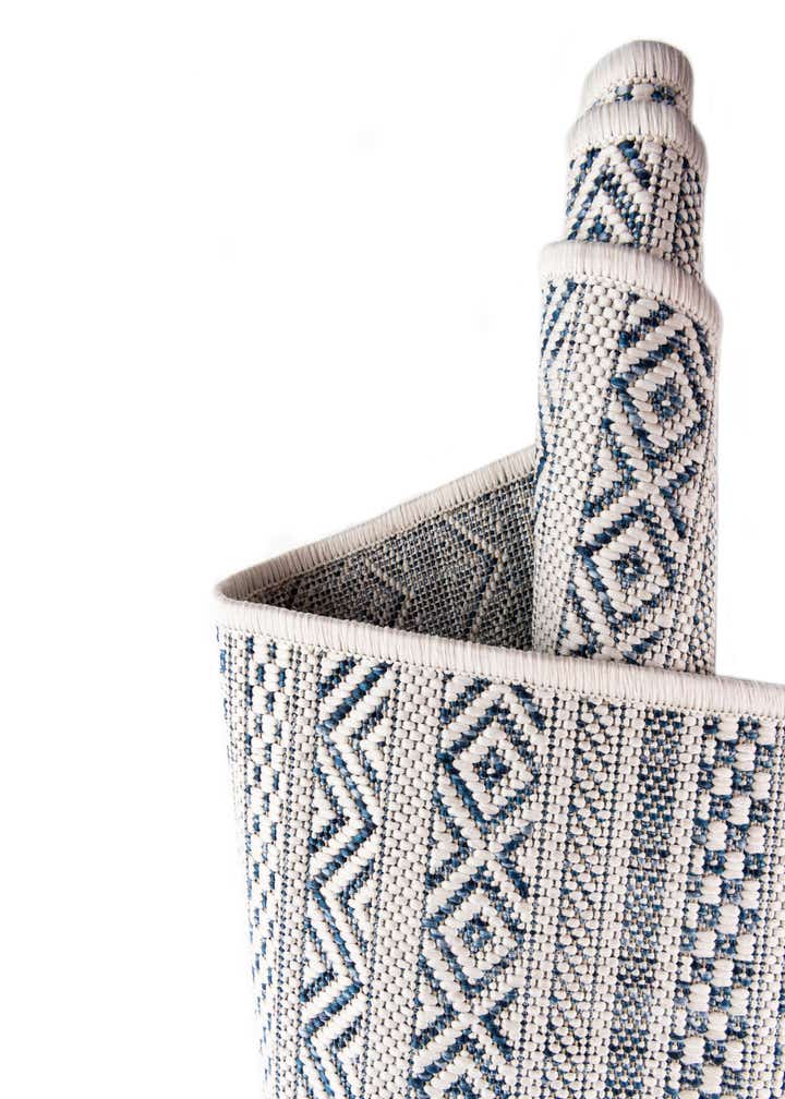 10' x 10' Easy-Clean Ribbon Indoor / Outdoor Square Rug