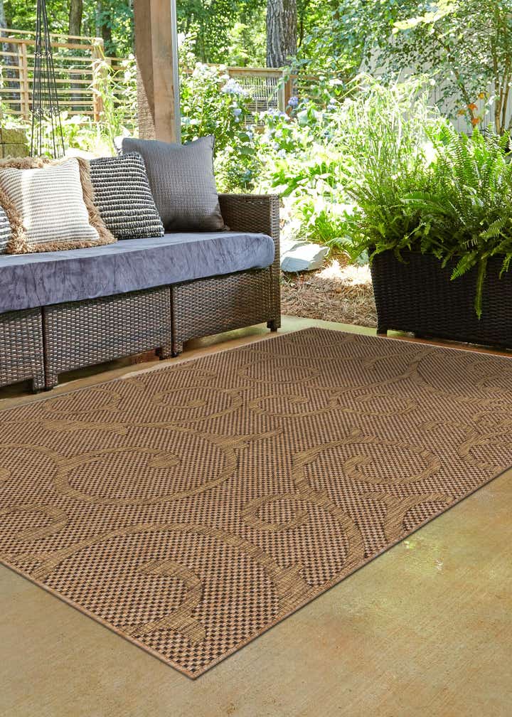Light Brown 4' x 6' Outdoor Botanical Indoor / Outdoor Rug