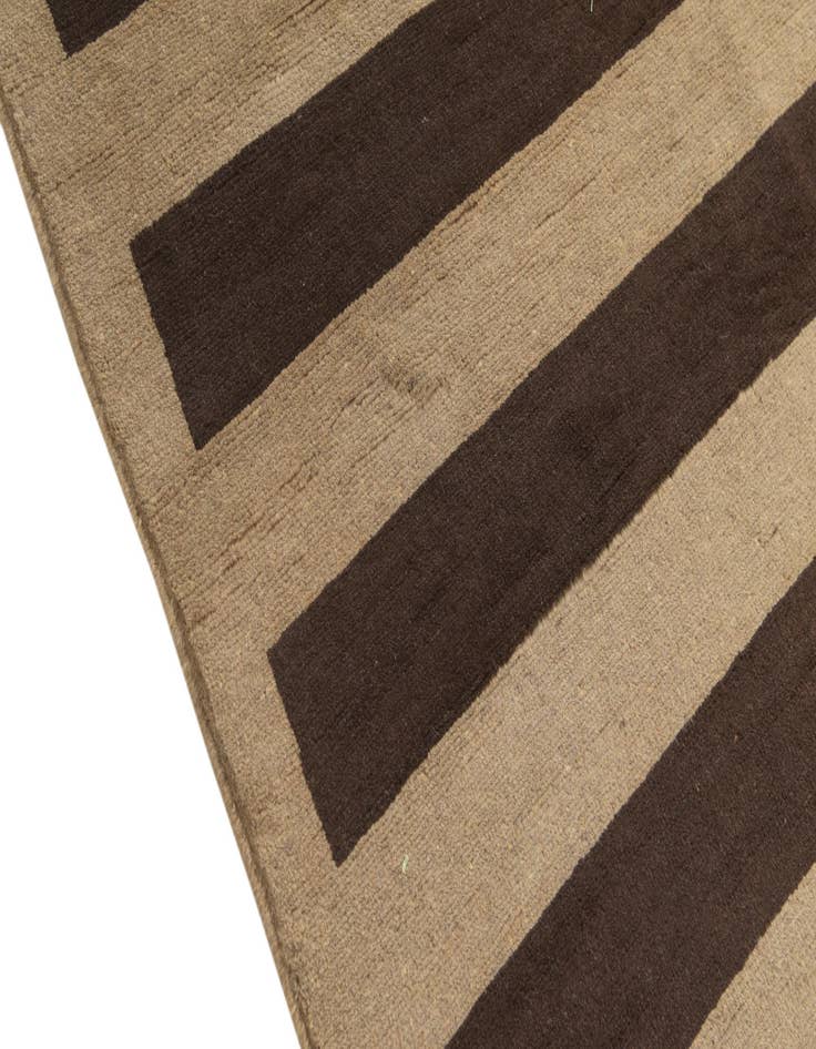 Detail image of 5' 5 x 7' 9  Hand Knotted Modern Ziegler Rug