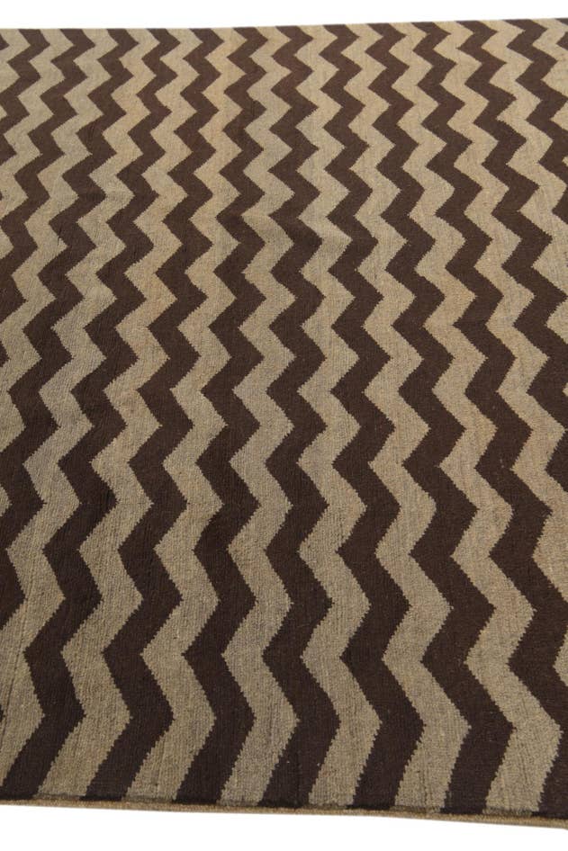 Detail image of 6' 6 x 9' 6 Hand Knotted Modern Ziegler Rug