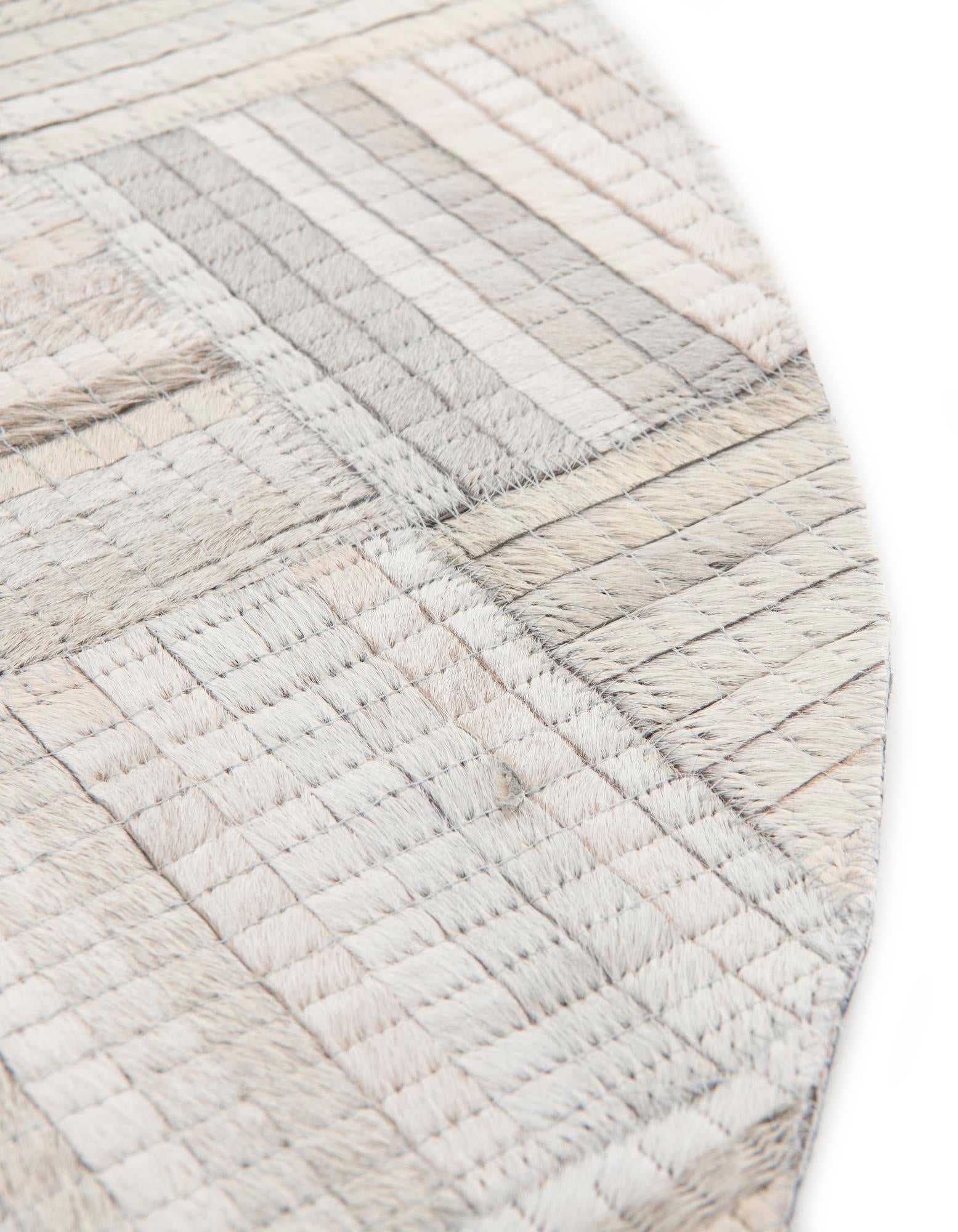 4' 1 x 4' 1 Cowhide Leather Round Rug