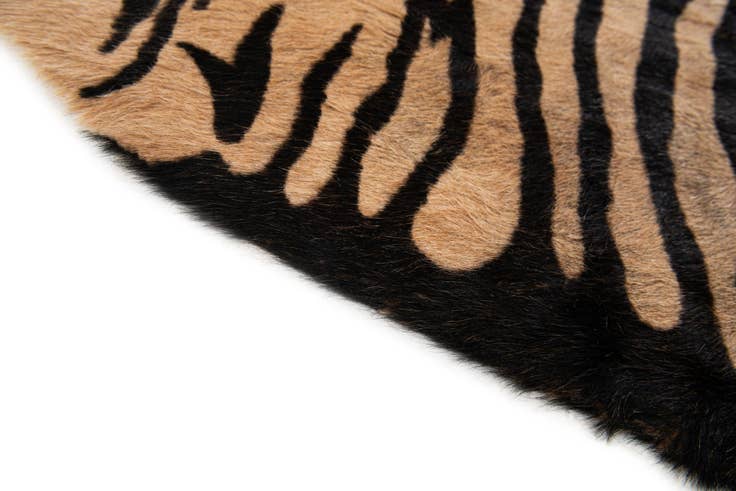 Detail image of 6' x 7' 2 Cowhide Leather Freeform Rug