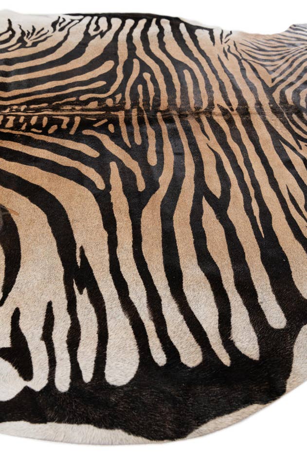 Detail image of 200cm x 205cm Cowhide Leather Alfombra Freeform