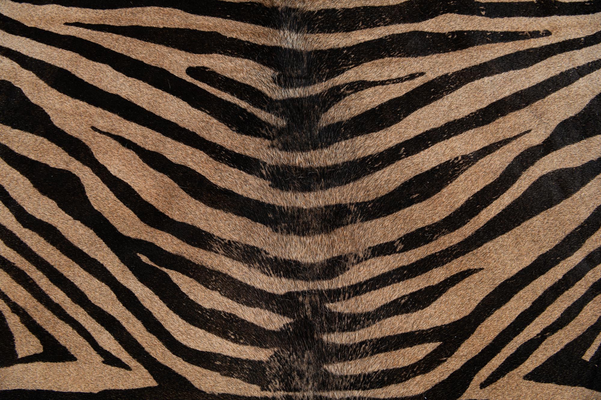 200cm x 205cm Cowhide Leather Alfombra Freeform
