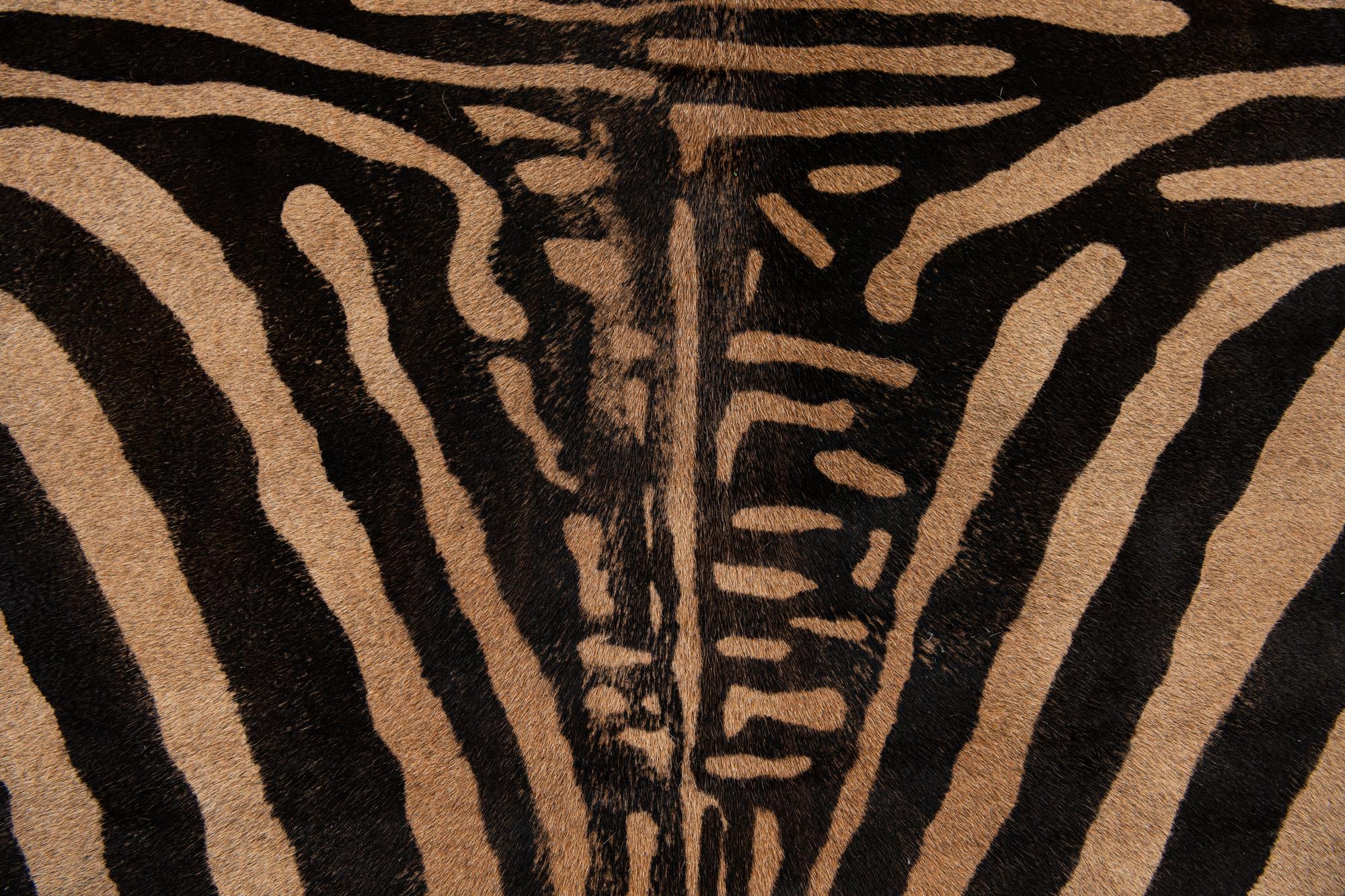 200cm x 205cm Cowhide Leather Alfombra Freeform