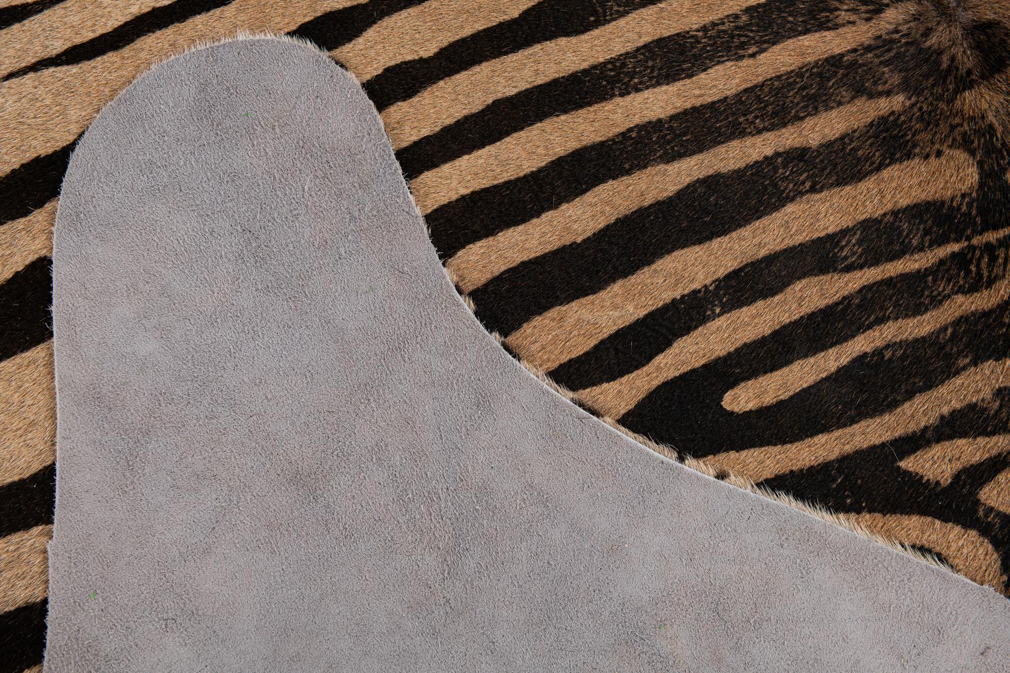 200cm x 205cm Cowhide Leather Alfombra Freeform