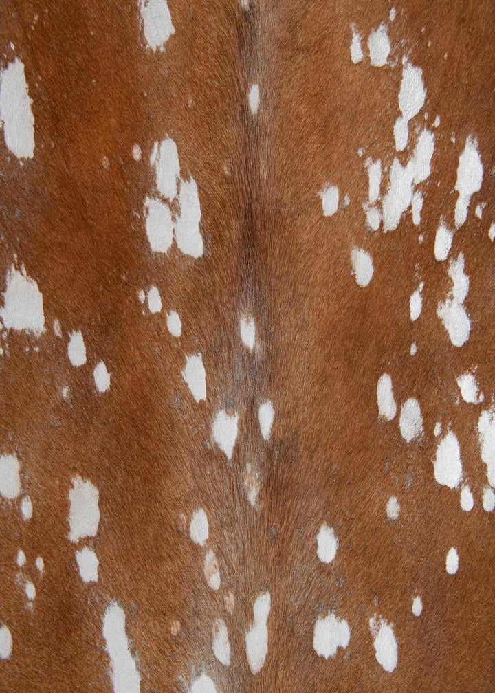 6' 8 x 7' Cowhide Leather Freeform Rug