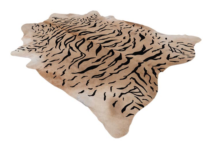 Detail image of 5' 7 x 6' 8 Cowhide Freeform Rug