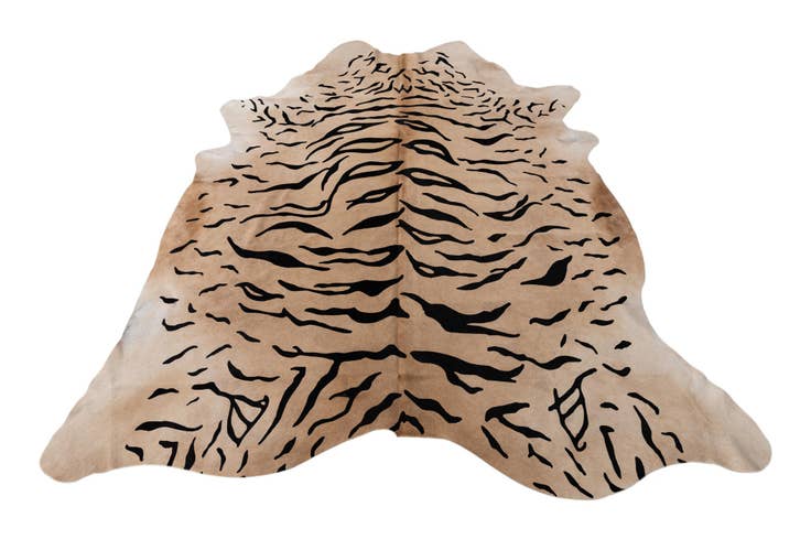 Detail image of 5' 7 x 6' 8 Cowhide Freeform Rug
