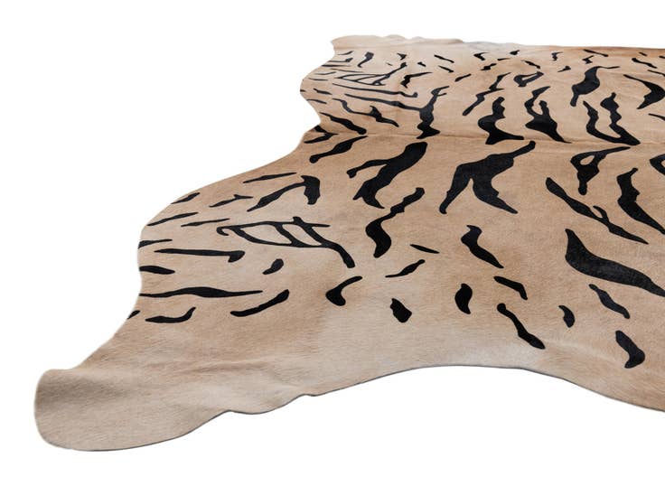 Detail image of 5' 7 x 6' 8 Cowhide Freeform Rug