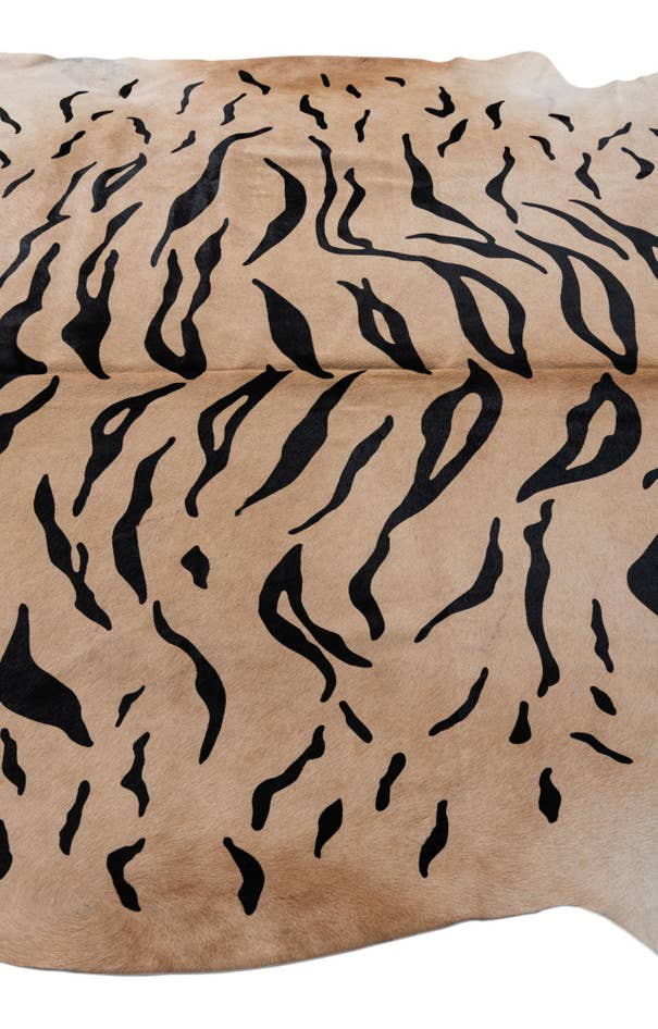 Detail image of 5' 7 x 6' 8 Cowhide Freeform Rug