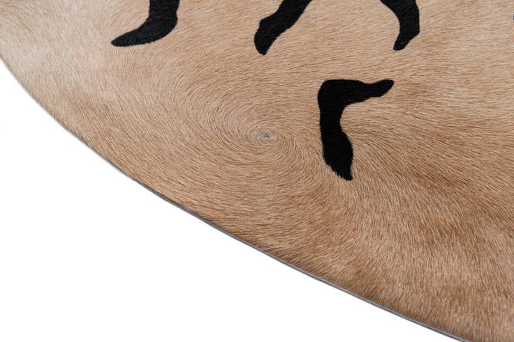Detail image of 5' 7 x 6' 8 Cowhide Freeform Rug