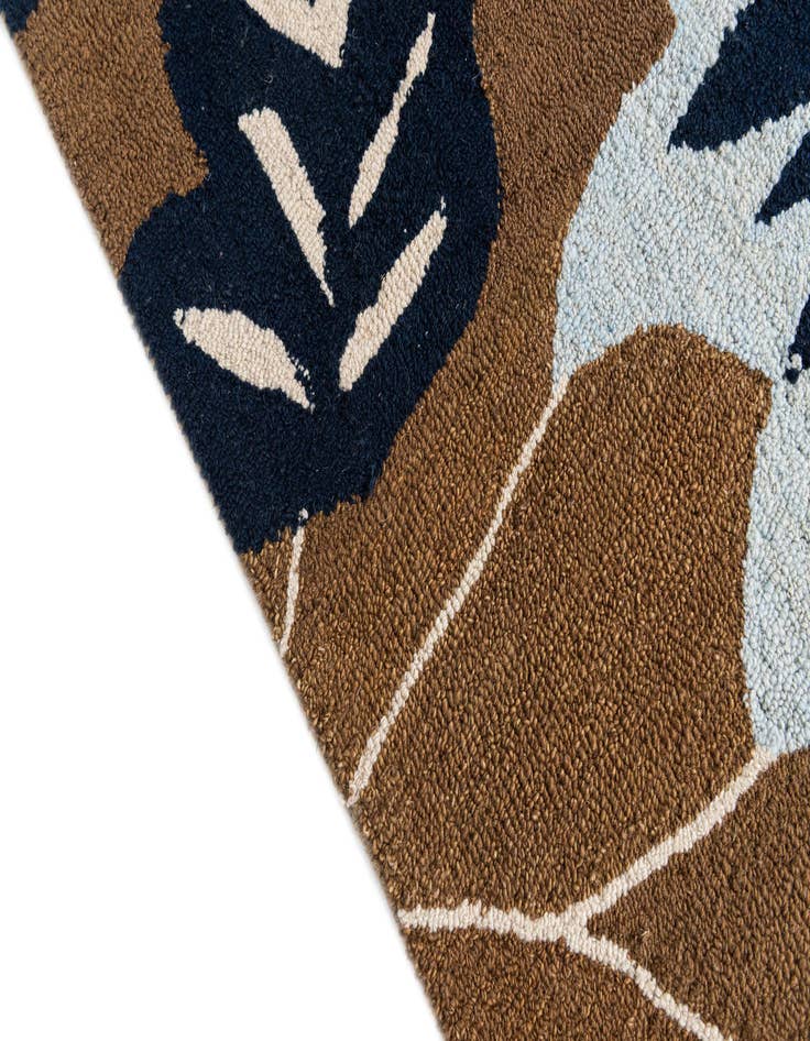 Detail image of 5' 1 x 8' Agra Rug