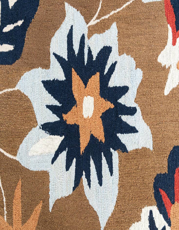 Detail image of 5' 1 x 8' Agra Rug
