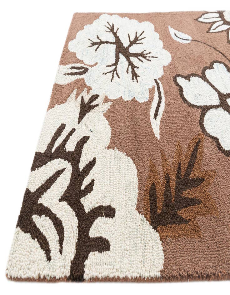 Detail image of 4' 1 x 6' Agra Rug