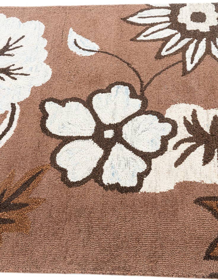 Detail image of 4' 1 x 6' Agra Rug