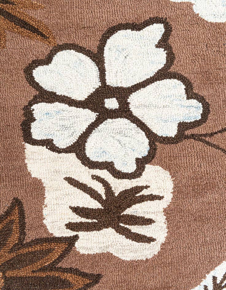 Detail image of 4' 1 x 6' Agra Rug