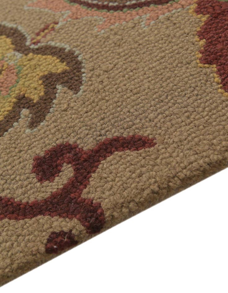 Detail image of 5' x 8' Agra Wool Rug