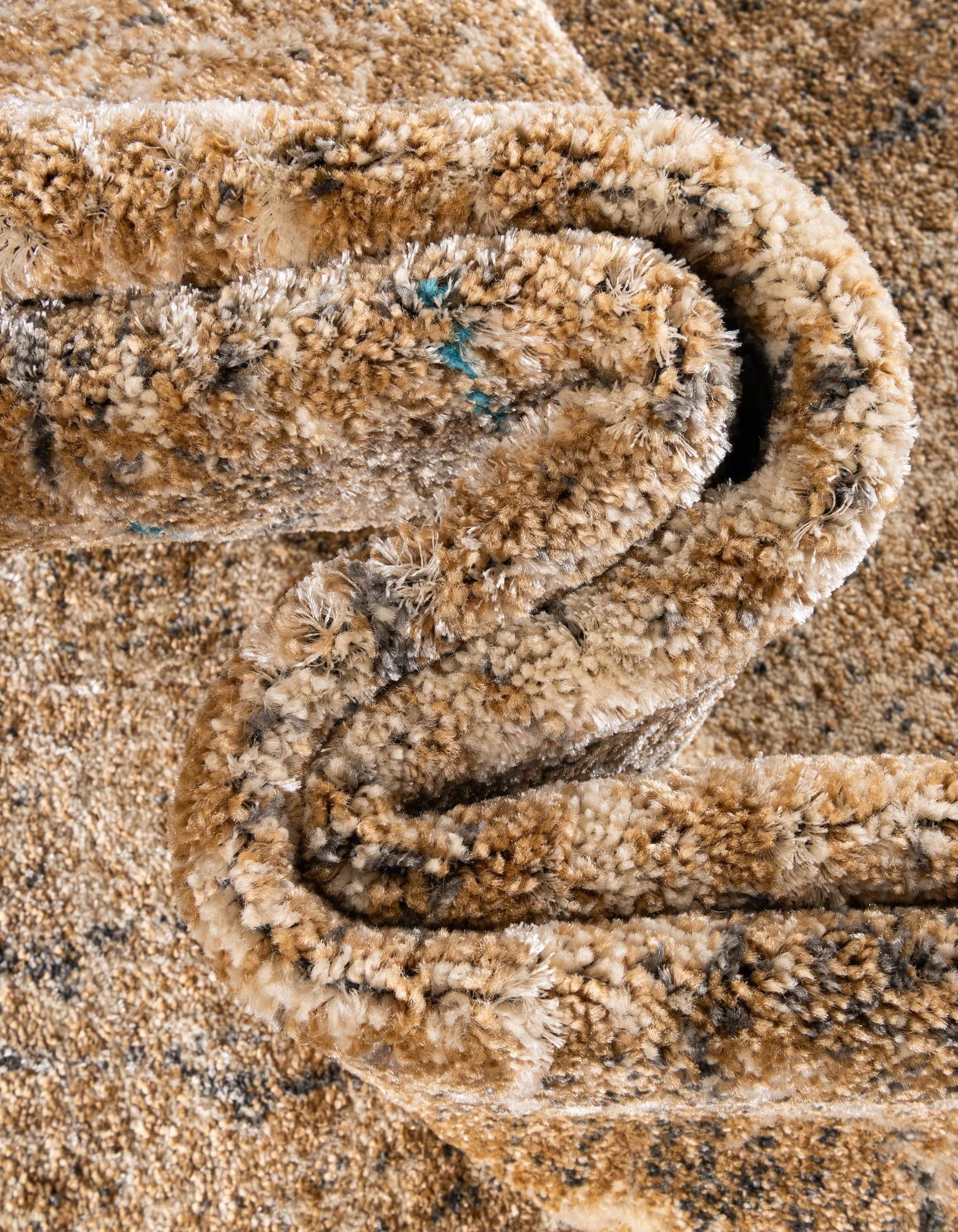 7' x 10' Aria Rug