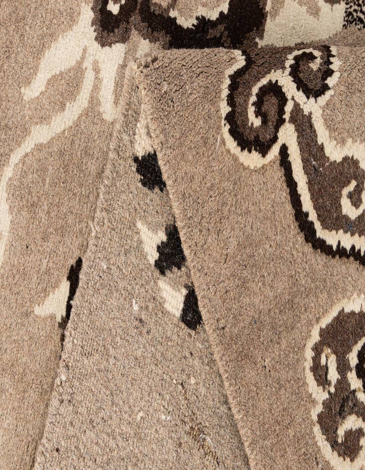 Detail image of 3' 1 x 5' 7  Hand Knotted Carved Pekin Oriental Wool Rug
