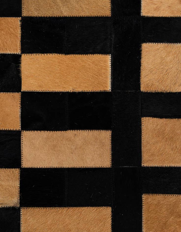 Detail image of 5' 1 x 8' Cowhide - Patchwork Rug