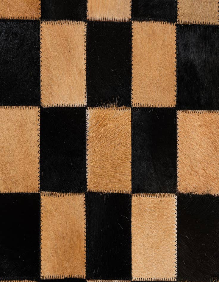 Detail image of 5' 1 x 8' Cowhide - Patchwork Rug