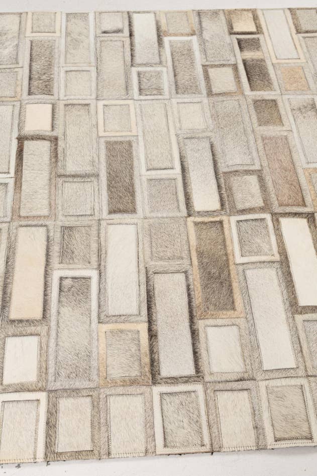 Detail image of 120cm x 185cm Cowhide Leather Alfombra