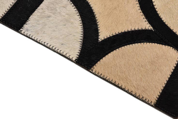 Detail image of 5' x 7' 10 Cowhide Rug