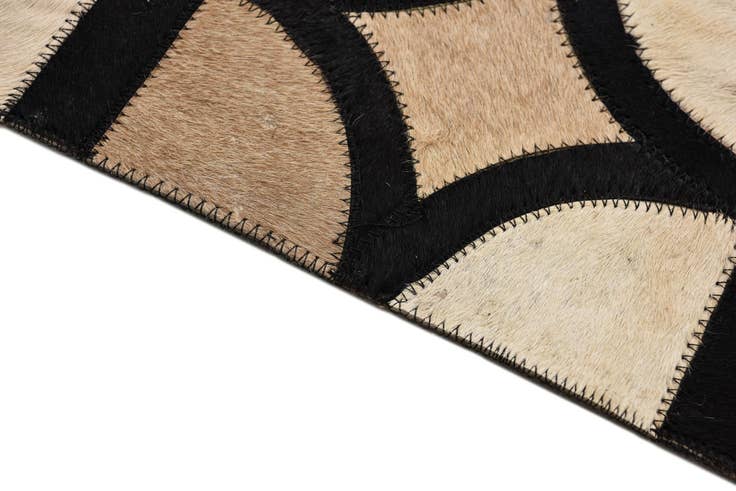 Detail image of 5' x 7' 10 Cowhide Rug