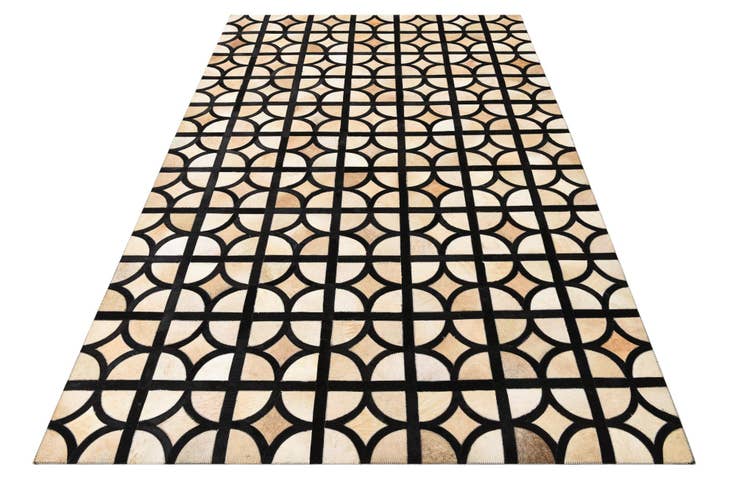 Detail image of 5' x 7' 10 Cowhide Rug